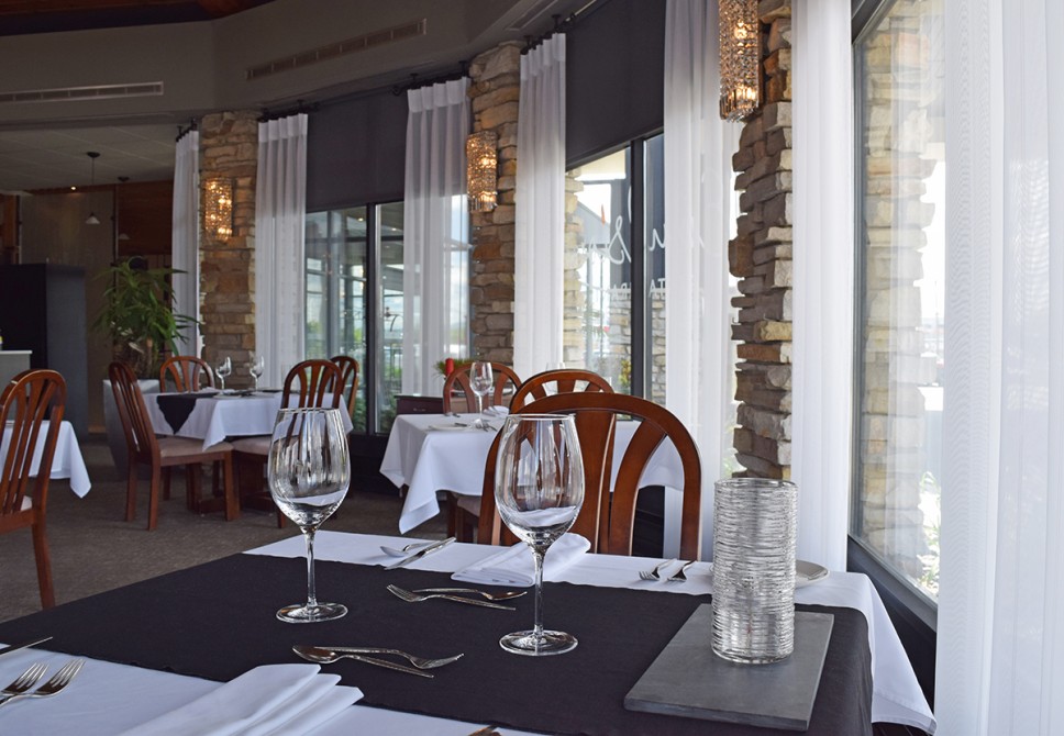 Hotel Castel - L'Émulsion restaurant: Interior view of the restaurant