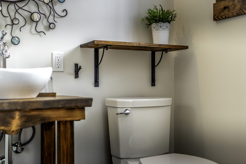 Audrey's room - bathroom: