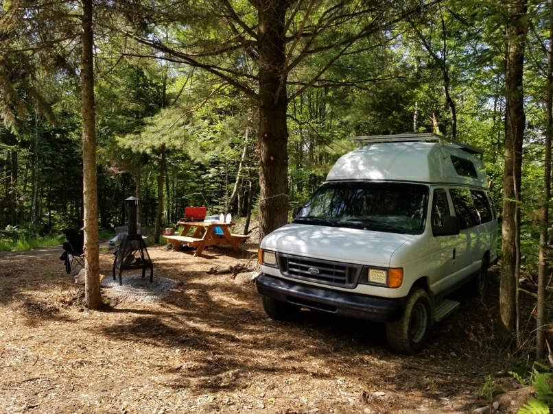 West B site: Wooded campground, without service, accessible by car, very intimate