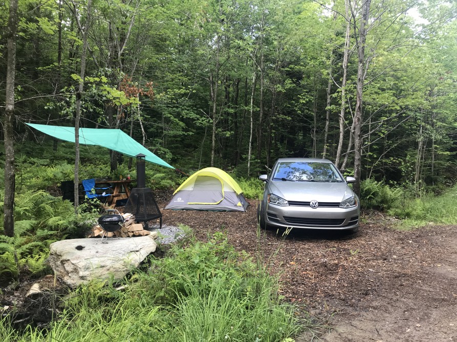 West A site: Campground accessible by car, wooded and very intimate
Access to all the activities on the site, hiking, kayaking, paddle boarding, jacuzzis ($ 10)