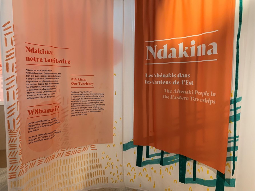 Ndakina : The Abenaki People in the Eastern Townships: For thousands of years, Indigenous peoples wandered through the Eastern Townships, located in the heart of Ndakina, which means “our territory” in the Abenaki language. 

The world of the Abenakis is revealed so you can discover their traditions and ways of life. Kwaï!

In collaboration with the Musée des Abénakis and the Grand Conseil de la Nation Waban-Aki.