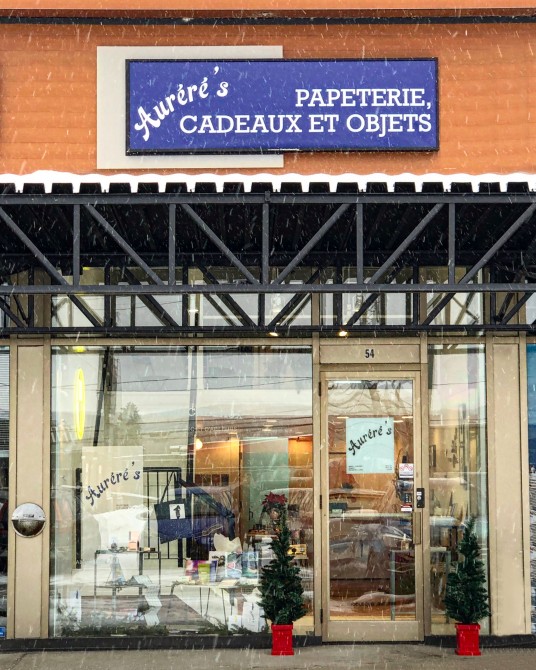 Facade of the Auréré's gift shop from Rue King in Sherbrooke: Located in the Les Tourelles shopping center in Sherbrooke not far from the Carrefour de l'estrie and the highway.